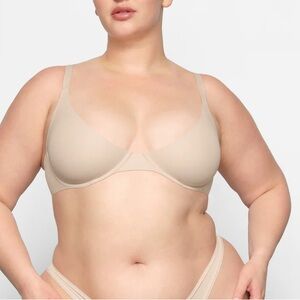 SKIMS Fits Everybody Scoop Plunge Bra 40DDD  40F color Sand